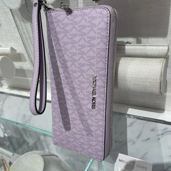 MICHAEL KORS Jet Set Lg Signature Logo Continental Wallet Wristlet
Lt Quartz - Picture 3 of 16